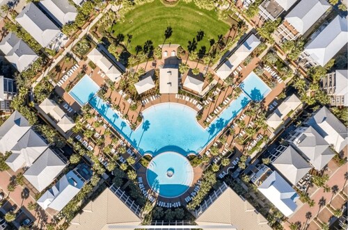 Walk to Seacrest Beach, Resort Pool Modern 3bdr Free Wheelin by Avantstay
