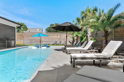 30A Happy by the Sea by Avantstay Pool, Golf Cart, Bikes