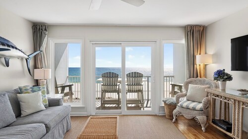 Blue Marlin by Avantstay Beachfront w/ Views, Pool Access, Beach Chairs