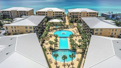Salt Water Express by Avantstay Top Floor, Corner Unit Adagio