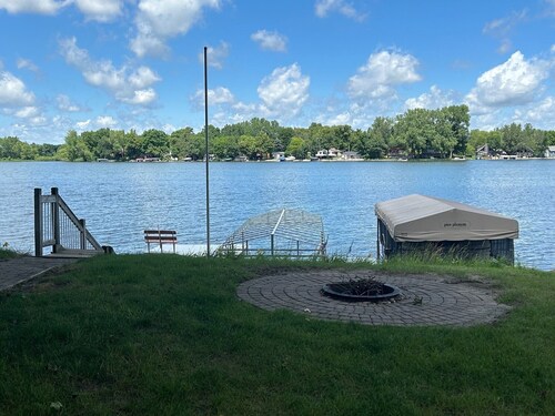 Charming 2-bedroom cabin on beautiful Lake Francis in Elysian, MN