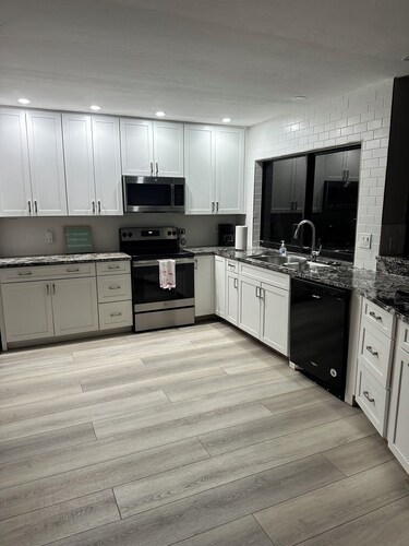 CHARMING! 3-bedroom house with Pool, WiFi, AC in marvelous Fort Myers near beach