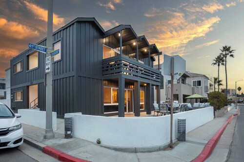 Sandy by Avantstay Oceanview, Steps to Beach Patio w/ Fire Pit + Dining Area