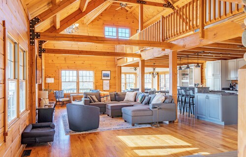 Modern Log Chalet - 10 acres, views, and a pond!