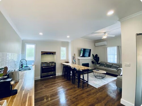 Entire home - The Blue Cottage* Modern 3 bedroom