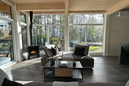 Scenic & Bright | Sauna • Fire • 20 min Tremblant