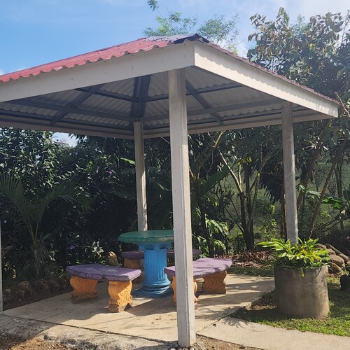 Cabinas El Pilon Rio Celeste