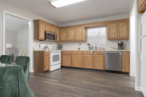 Bright & Cozy 3BR Home - Pets Welcome!