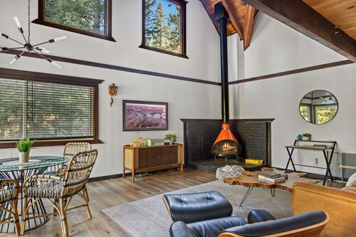TreeLicious | Jacuzzi, Cozy Chalet close to Slopes