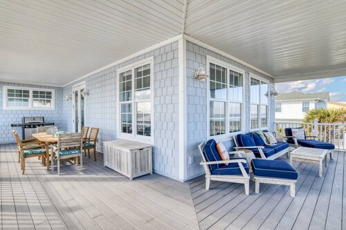 Oceanfront Family Escape! Two Balconies, Private Boardwalk to Beach, Hot Tub! $300 in Free Tickets!
