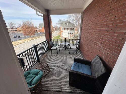 1st Capitol Mansion - Suite 302