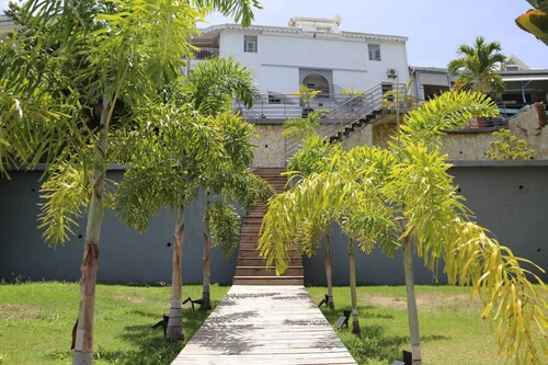 Villa Ăvasion, piscine jacuzzi et ponton privĂ©