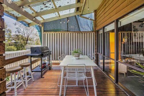 Swell Seeker’s Rest - Sleeps 6 - Deck & Firepit