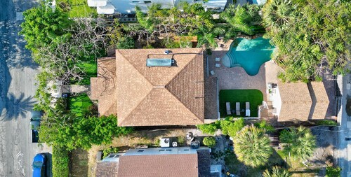 Bright & Sunny Home With Putting Green & Pool Near Lake Worth Beach