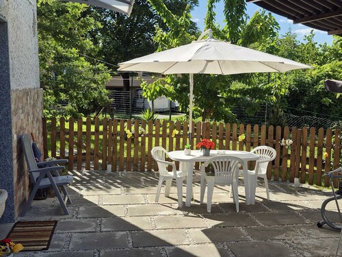 Le Mimose Holiday House - Apartment in Villa 10 minutes from Lake Como.