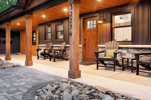 Hot Tub | Sauna | Walk to Lake | Fire Pit | Wet Bar