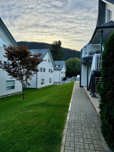 Sicamous Townhouse With Boat Slip. Welcome to the Lake!