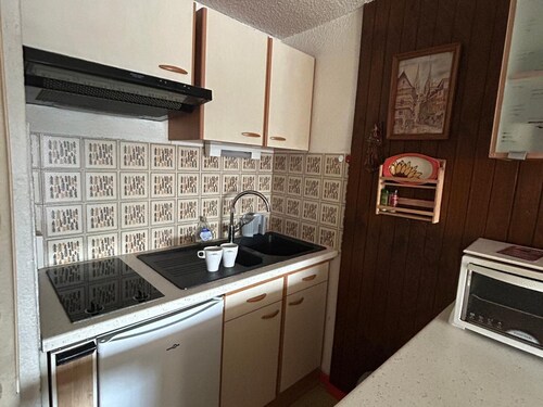 Studio cosy 4 pers au centre, WiFi, balcon sud