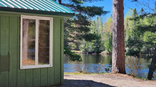 Freshly Remodeled Cabin on The Tahquamenon River