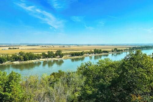 Healing River Mojo Dojo- private retreat overlooking the grand Missouri River
