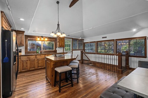 Vivian Park Retreat w/ Hot Tub Provo Canyon Getaway