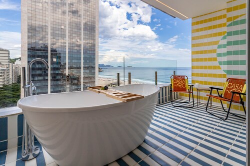 Sea View and Balcony With Bathtub Q21