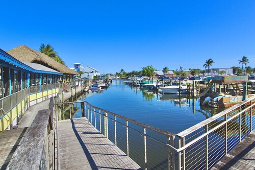 New - Waterfront Home in Port Salerno - Stuart - Private Boat Dock & Boat Lift - Community Pool.