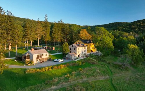 Airy Upstate Getaway with a View