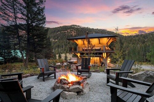 MTNLUX One of a Kind Fire Tower in Big Sky with hot tub & fitness/game room.