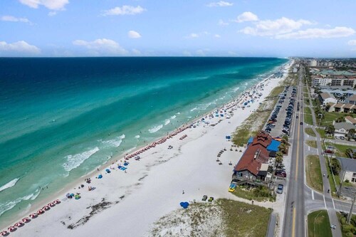 Sleeps 18! Private Pool, Hot Tub, Near Beach Miramar Dream House by Avantstay