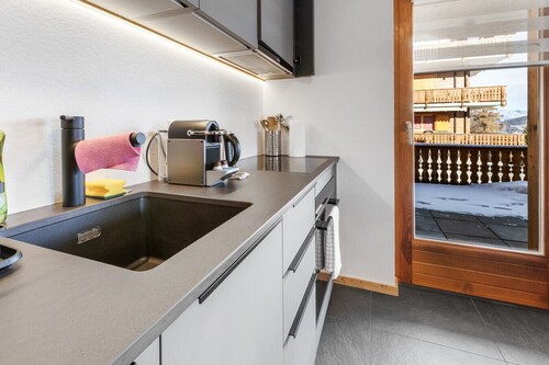 Ski in/ski out apartment - 4 Vallées ski area