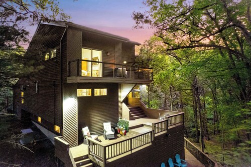 Waterfall Views! Hot Tub, Game Room, Dog Friendly