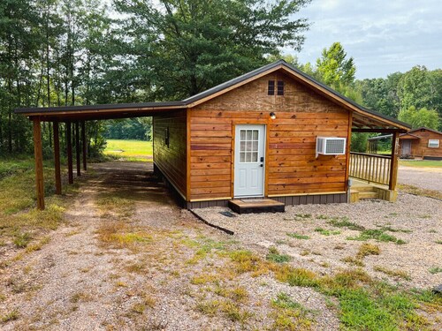 Peaceful cabin <1 mile from Daisy State Park + Private Access to Bear Creek Trail