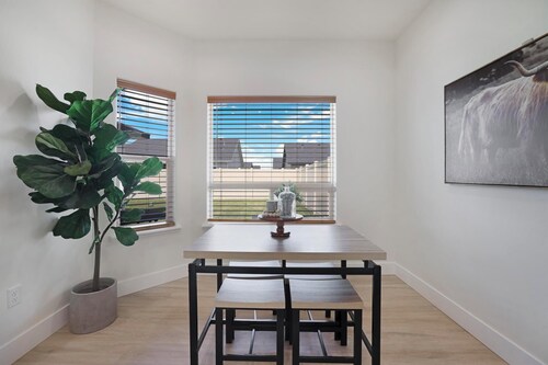 3-bedroom house in serene Twin Falls with AC, WiFi. Enjoyable getaway