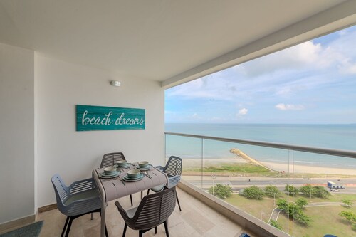 Condominio exclusivo nuevo frente al mar