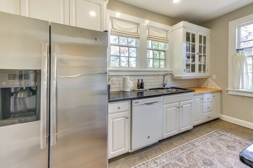 Walk to Lakebottom Park: Historic Columbus Home