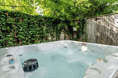 Lakeside Home Close To Beach & Private Hot Tub! (3 Nt Min!)