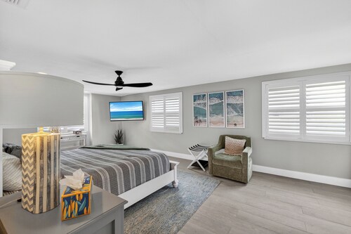 Luxury Pool Retreat near Siesta Key