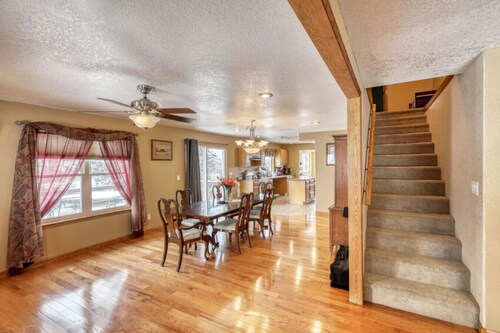 3 Bedroom 2 bath W/ amazing deck views 3mi from Deadwood