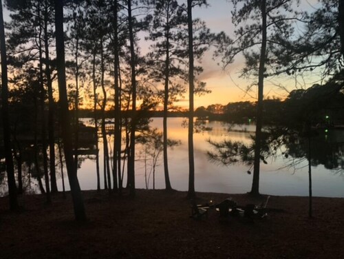 Cozy 3-bedroom lake front property on Lake Sinclair with 2 private docks