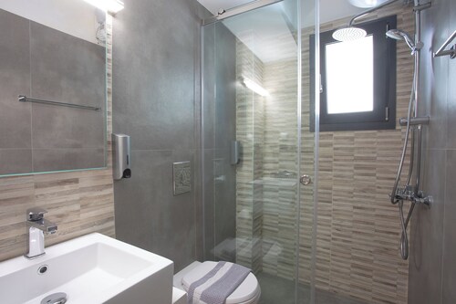 Chic 2-bedroom apartment ground floor with WiFi, AC in awesome Chalkida