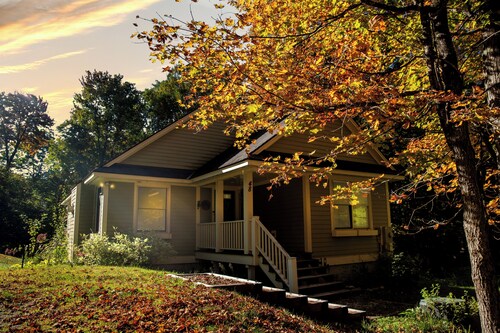 Lakes, Hiking, Fall Foliage - Spacious 4-bedroom Pet Friendly Vermont Home