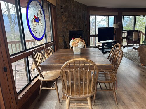 Carousel: Booking for Fall! charming cabin with mountain views in Gatlinburg!