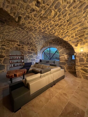 Le gite du Parayre ancienne grange rénovée avec salle de jeux, située en Aveyron
