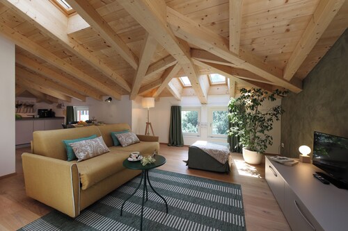 Nine Rooms Apartment