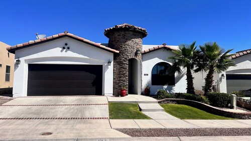 Santa Teresa with AC Spacious 4-bedroom house in lovely Grace Gardens, WiFi