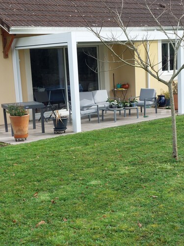 Maison semi individuelle à la campagne jardin terrasse couverte