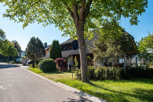 Ferienwohnung 'Wutach' mit Bergblick, Gemeinschaftsterrasse und Wi-Fi