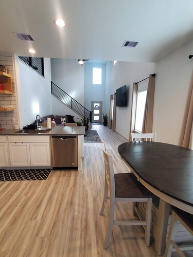 Charming 3-bedroom house in lovely Houston with AC, WiFi