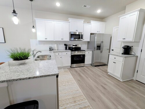 Modern 3BR/2.5BA Huntersville Townhome  Perfect for Remote Work & Families